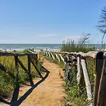 With Garden And Swimming Pool Access Апартаменти Бібіоне