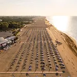 Апартаменти With Garden And Swimming Pool Access *