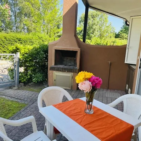 With Garden And Swimming Pool Access Apartament