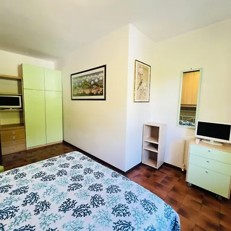 With Garden And Swimming Pool Access Apartament