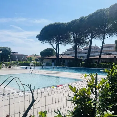 With Garden And Swimming Pool Access Apartament