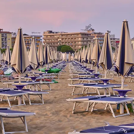 With Garden And Swimming Pool Access Appartamento Bibione