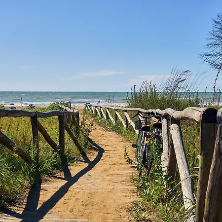 With Garden And Swimming Pool Access Appartamento Bibione