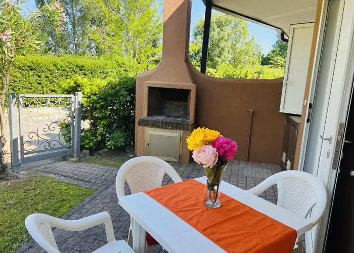 With Garden And Swimming Pool Access Lejlighed