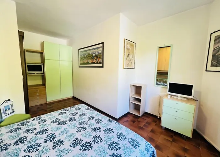 With Garden And Swimming Pool Access Apartment